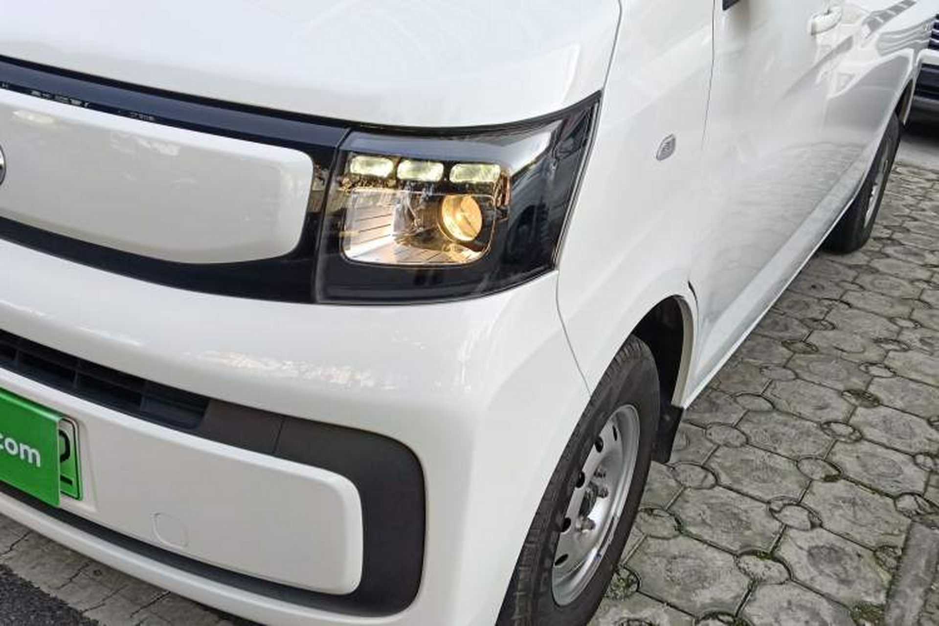 Used CHANGAN KAICHENG Ruixing EM60 2025 Passenger Version Comfort Edition 6 Seats 300 km Range Side-Hinged Doors Left Front Headlight