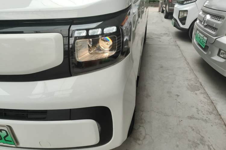 Used CHANGAN KAICHENG Ruixing EM60 2025 Passenger Version Comfort Model 6 Seats 300 km Liftback Door Left Front Headlight