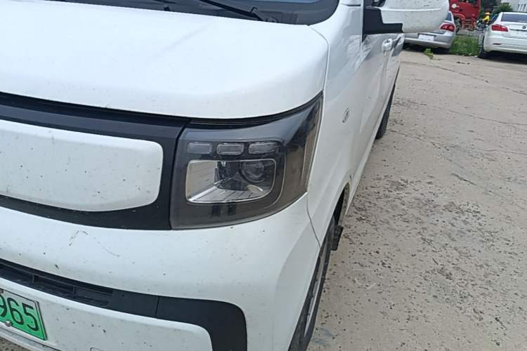 Used CHANGAN KAICHENG Ruixing EM60 2025 Passenger Version Comfort Model 6 Seats 300 km Liftback Door Left Front Headlight