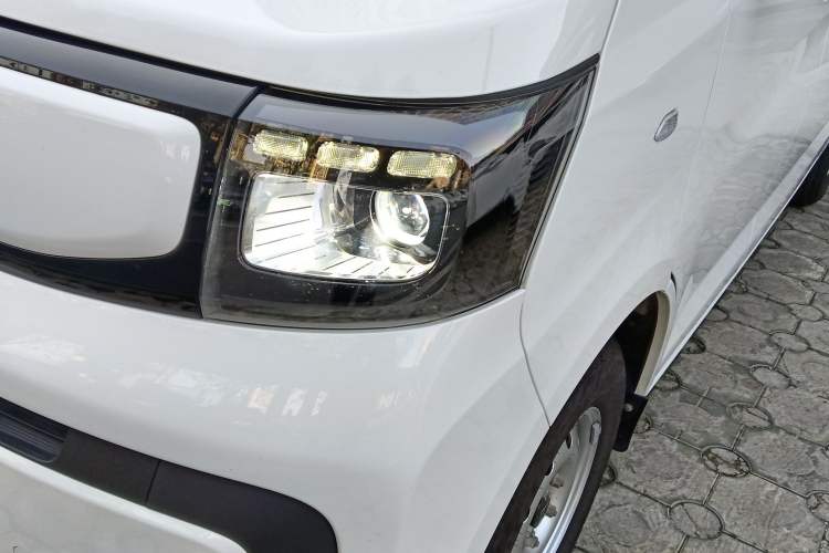 Used CHANGAN KAICHENG Ruixing EM60 2025 Passenger Version Comfort Edition 6 Seats 300 km Range Side-Hinged Doors Left Front Headlight