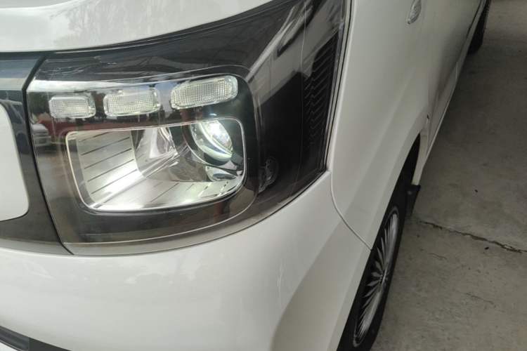 Used CHANGAN KAICHENG Ruixing EM60 2025 Passenger Version Comfort Model 7 Seats 300 km Range Liftback Door Left Front Headlight
