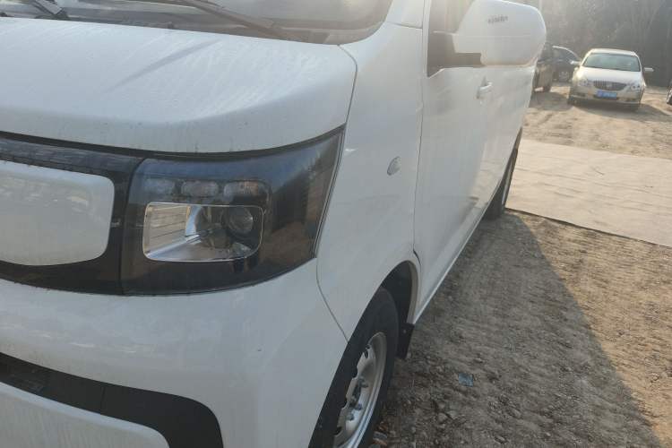 Used CHANGAN KAICHENG Ruixing EM60 2025 Passenger Version Comfort Edition 6 Seats 300 km Range Side-Hinged Doors Left Front Headlight