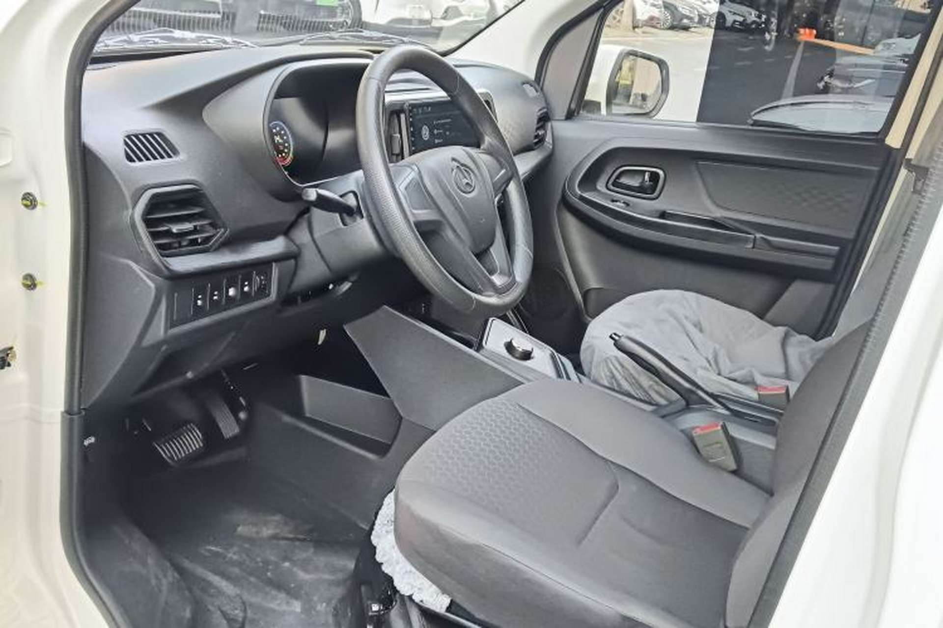 Used CHANGAN KAICHENG Ruixing EM60 2025 Passenger Version Comfort Edition 6 Seats 300 km Range Side-Hinged Doors Left Front Seat
