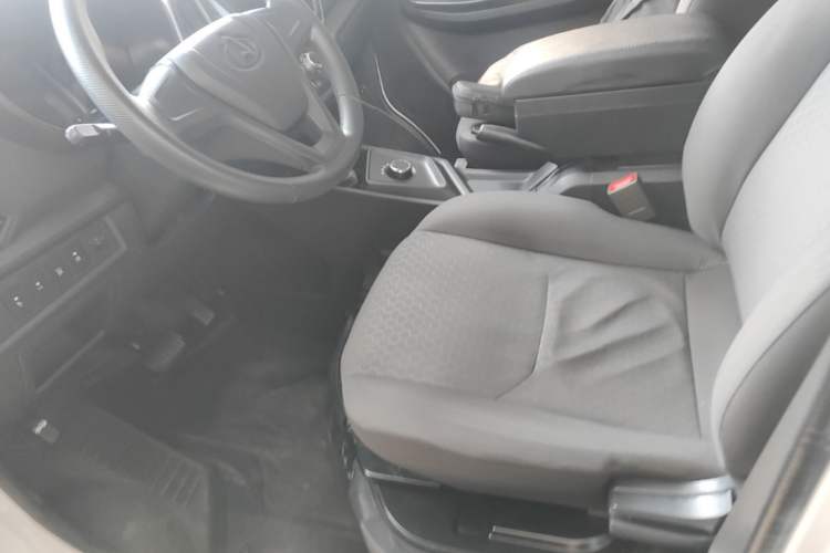 Used CHANGAN KAICHENG Ruixing EM60 2025 Passenger Version Comfort Model 7 Seats 300 km Range Liftback Door Left Front Seat