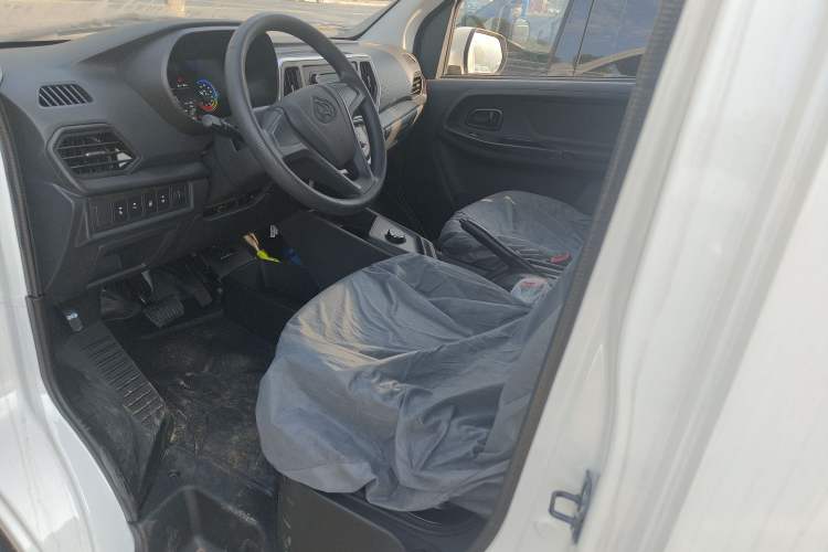 Used CHANGAN KAICHENG Ruixing EM60 2025 Passenger Version Comfort Edition 6 Seats 300 km Range Side-Hinged Doors Left Front Seat