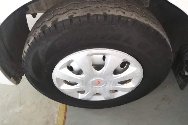 Used CHANGAN KAICHENG Ruixing EM60 2025 Passenger Version Comfort Edition 6 Seats 300 km Range Side-Hinged Doors Left Front Wheel Hub