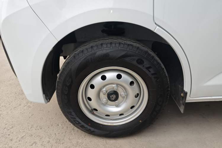 Used CHANGAN KAICHENG Ruixing EM60 2025 Model, Passenger Version—Comfortable Type, 6 Seats, 240 km, Side Doors, 60 kW Left Front Wheel Hub
