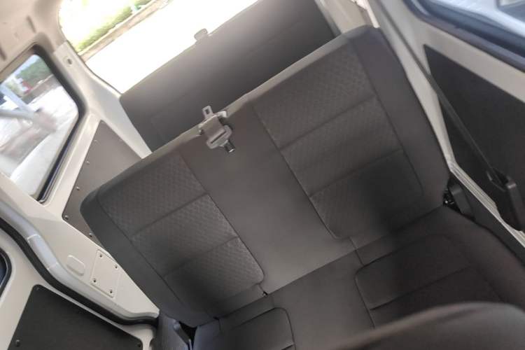 Used CHANGAN KAICHENG Ruixing EM60 2025 Passenger Version Comfort Model 6 Seats 300 km Liftback Door Left Rear Seat