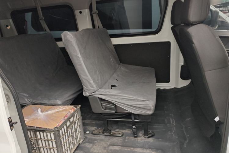 Used CHANGAN KAICHENG Ruixing EM60 2025 Model, Passenger Version—Comfortable Type, 6 Seats, 240 km, Side Doors, 60 kW Left Rear Seat