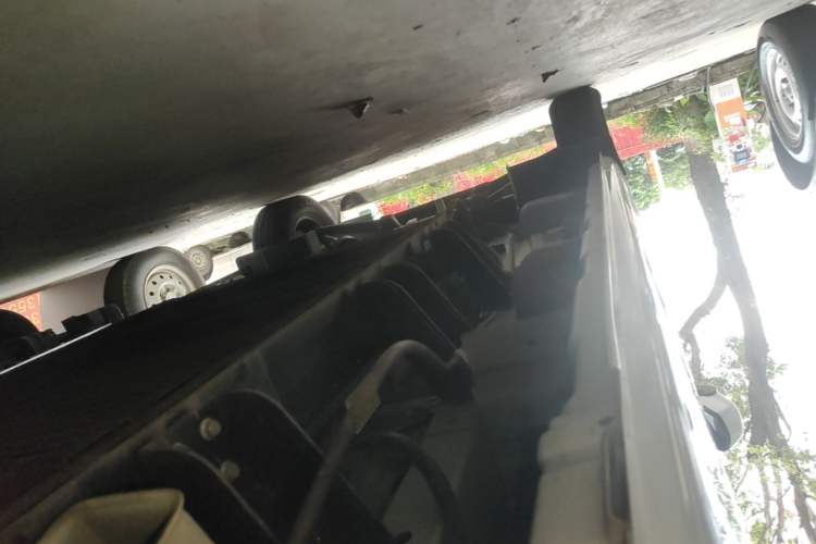 Used CHANGAN KAICHENG Ruixing EM60 2025 Passenger Version Comfort Model 7 Seats 300 km Range Liftback Door Left Side Sill