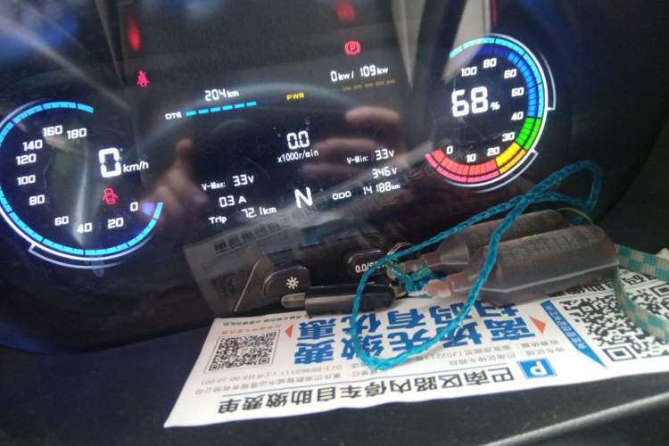 Used CHANGAN KAICHENG Ruixing EM60 2025 Passenger Version Comfort Model 6 Seats 300 km Liftback Door Odometer Close Up