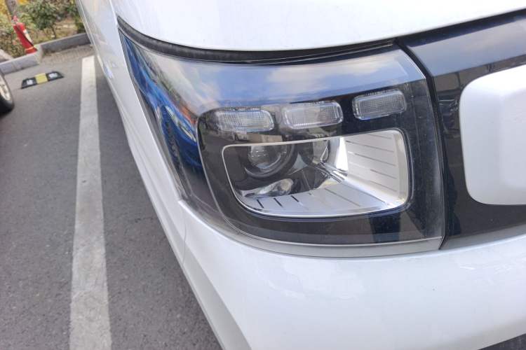 Used CHANGAN KAICHENG Ruixing EM60 2025 Passenger Version Comfort Edition 6 Seats 300 km Range Side-Hinged Doors Right Front Headlight
