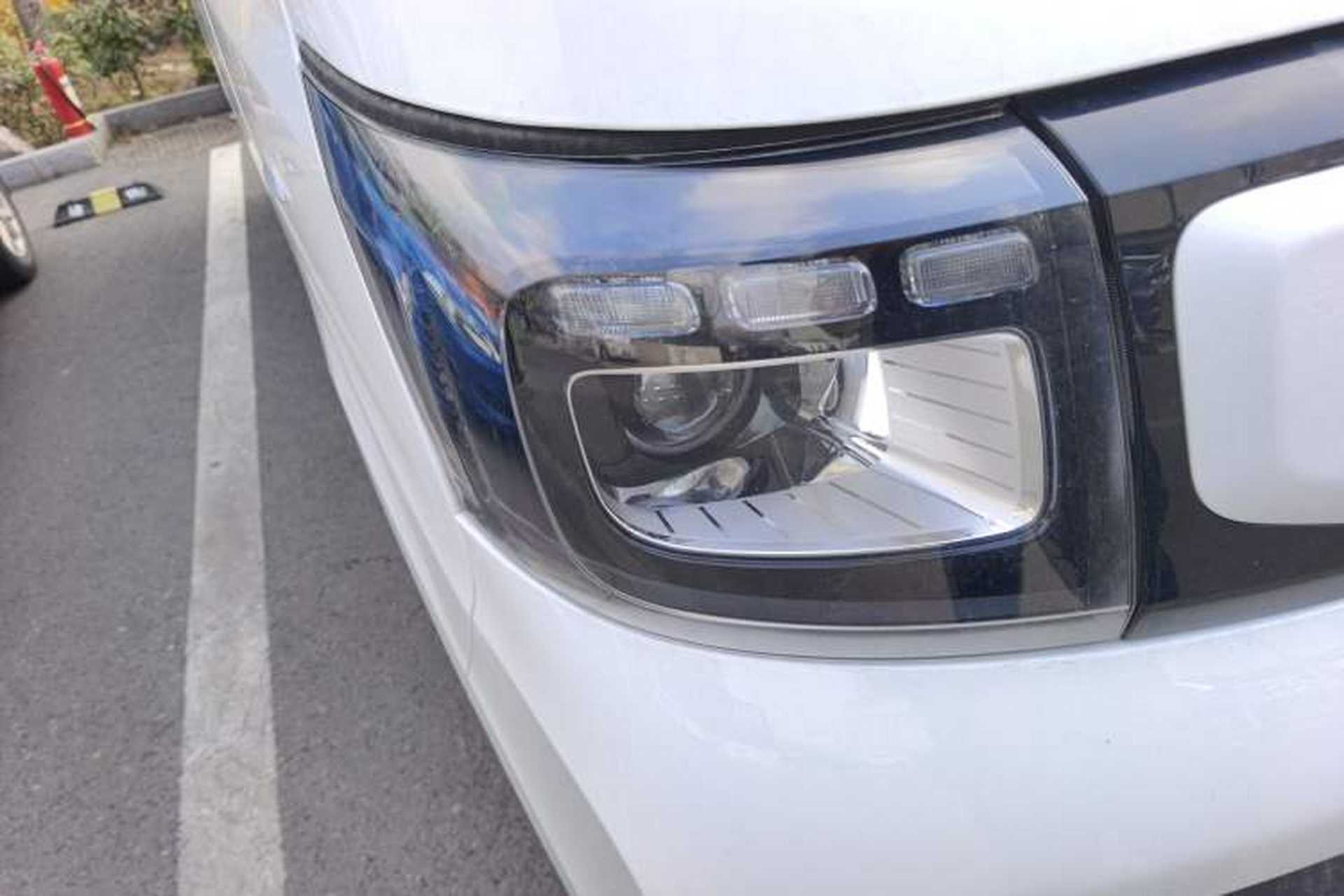 Used CHANGAN KAICHENG Ruixing EM60 2025 Passenger Version Comfort Edition 6 Seats 300 km Range Side-Hinged Doors Right Front Headlight