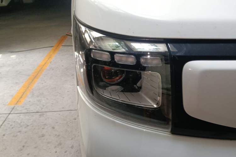 Used CHANGAN KAICHENG Ruixing EM60 2025 Passenger Version Comfort Edition 6 Seats 300 km Range Side-Hinged Doors Right Front Headlight