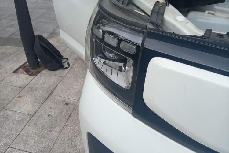 Used CHANGAN KAICHENG Ruixing EM60 2025 Passenger Version Comfort Model 6 Seats 300 km Liftback Door Right Front Headlight