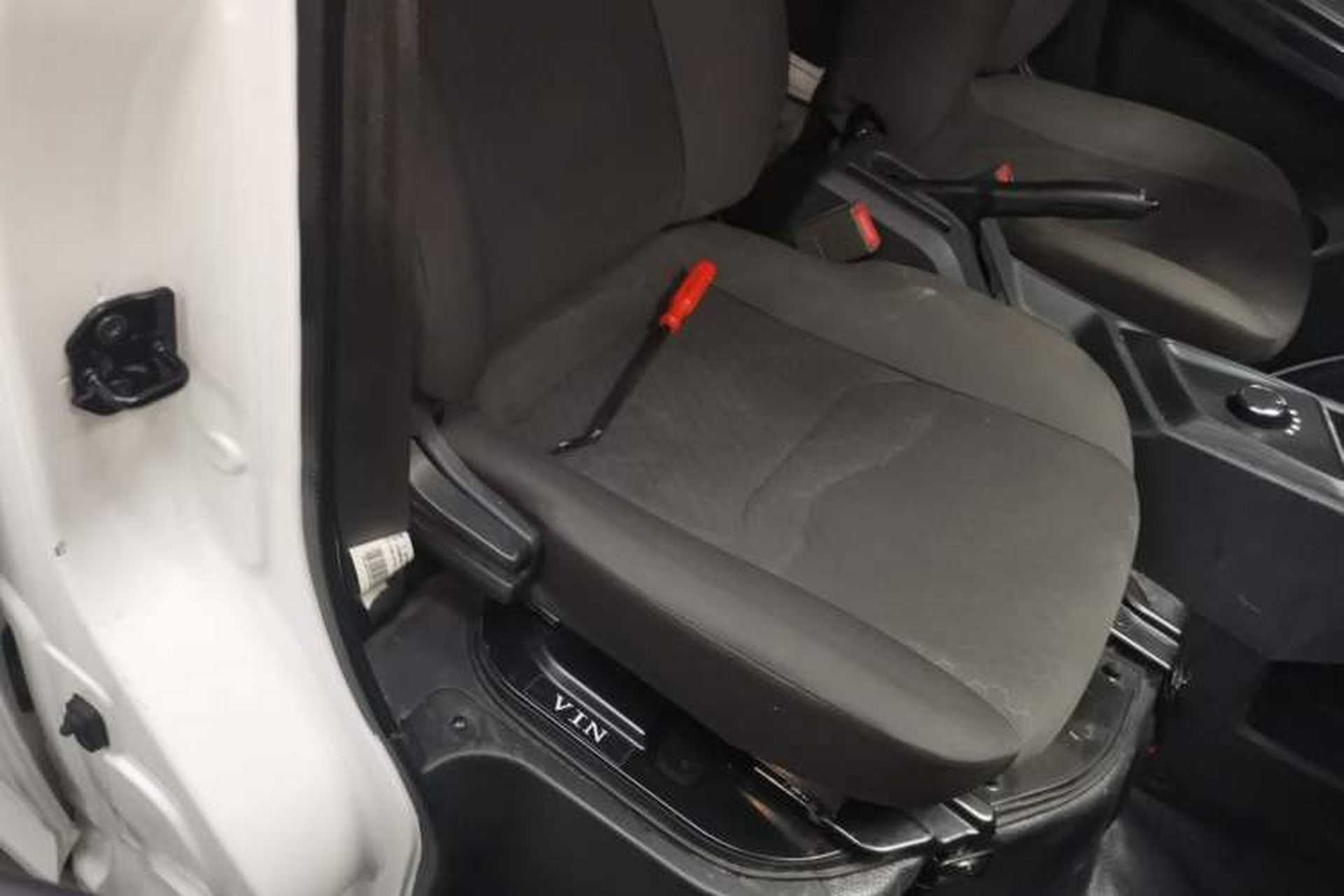 Used CHANGAN KAICHENG Ruixing EM60 2025 Passenger Version Comfort Edition 6 Seats 300 km Range Side-Hinged Doors Right Front Seat