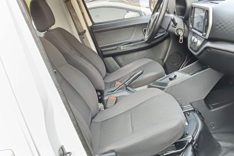 Used CHANGAN KAICHENG Ruixing EM60 2025 Passenger Version Comfort Edition 6 Seats 300 km Range Side-Hinged Doors Right Front Seat
