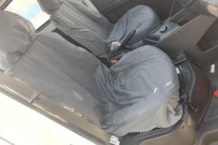 Used CHANGAN KAICHENG Ruixing EM60 2025 Passenger Version Comfort Edition 6 Seats 300 km Range Side-Hinged Doors Right Front Seat