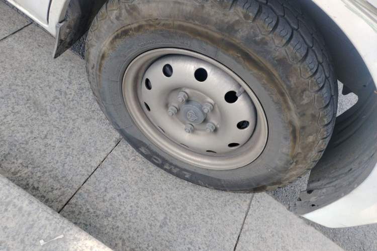 Used CHANGAN KAICHENG Ruixing EM60 2025 Cargo Version Comfort Type 2 Seats 300 km Side-Hinged Doors Right Front Wheel Hub