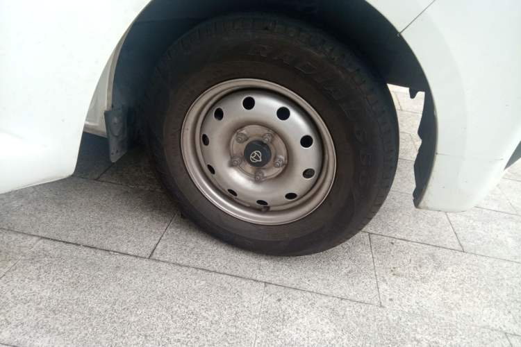 Used CHANGAN KAICHENG Ruixing EM60 2025 Passenger Version Comfort Model 6 Seats 300 km Liftback Door Right Front Wheel Hub