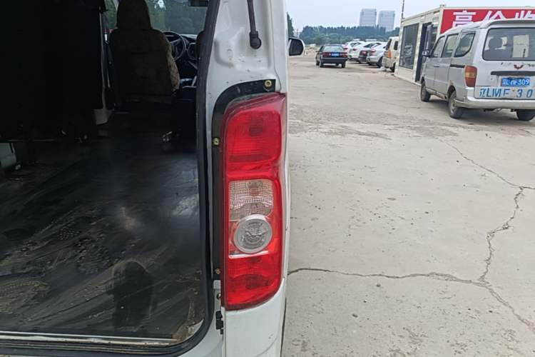Used CHANGAN KAICHENG Ruixing EM60 2025 Passenger Version Comfort Model 6 Seats 300 km Liftback Door Right Rear Taillight
