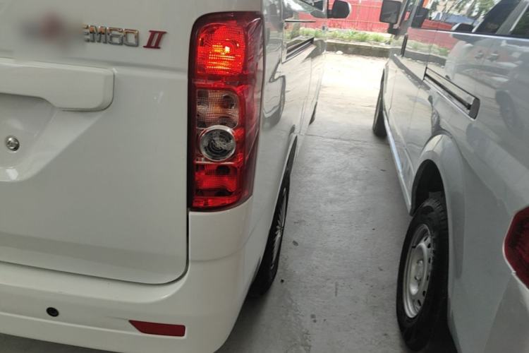 Used CHANGAN KAICHENG Ruixing EM60 2025 Passenger Version Comfort Model 7 Seats 300 km Range Liftback Door Right Rear Taillight