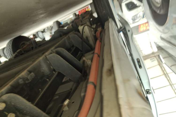 Used CHANGAN KAICHENG Ruixing EM60 2025 Passenger Version Comfort Model 7 Seats 300 km Range Liftback Door Right Side Sill