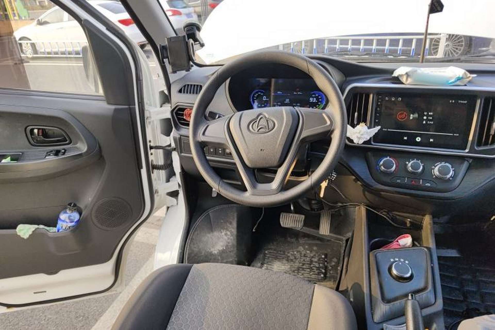 Used CHANGAN KAICHENG Ruixing EM60 2025 Passenger Version Comfort Edition 6 Seats 300 km Range Side-Hinged Doors Steering Wheel