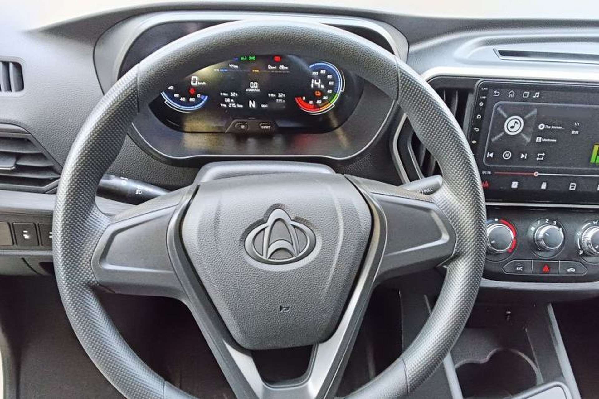 Used CHANGAN KAICHENG Ruixing EM60 2025 Passenger Version Comfort Edition 6 Seats 300 km Range Side-Hinged Doors Steering Wheel