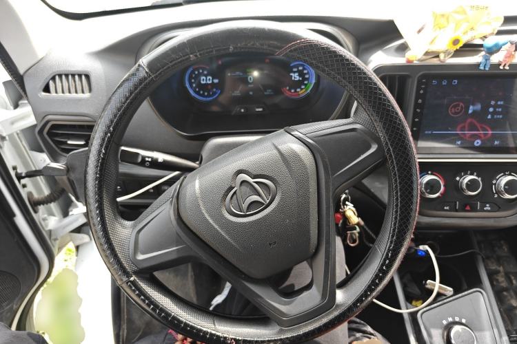 Used CHANGAN KAICHENG Ruixing EM60 2025 Model, Passenger Version—Comfortable Type, 6 Seats, 240 km, Side Doors, 60 kW Steering Wheel