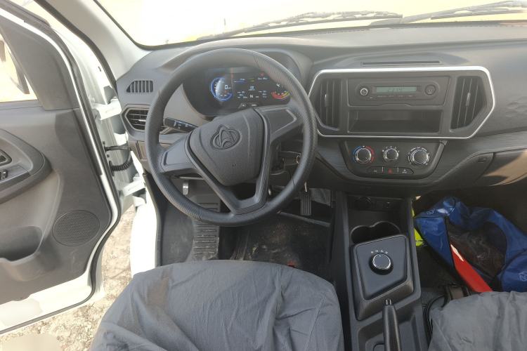 Used CHANGAN KAICHENG Ruixing EM60 2025 Passenger Version Comfort Edition 6 Seats 300 km Range Side-Hinged Doors Steering Wheel