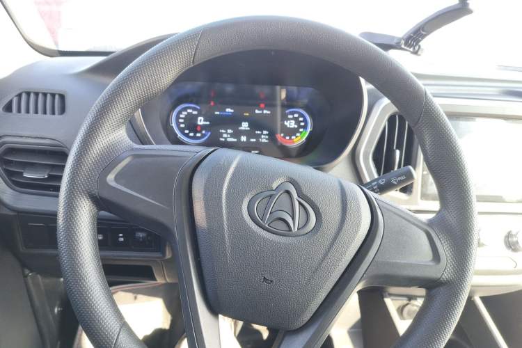 Used CHANGAN KAICHENG Ruixing EM60 2025 Passenger Version Comfort Edition 6 Seats 300 km Range Side-Hinged Doors Steering Wheel