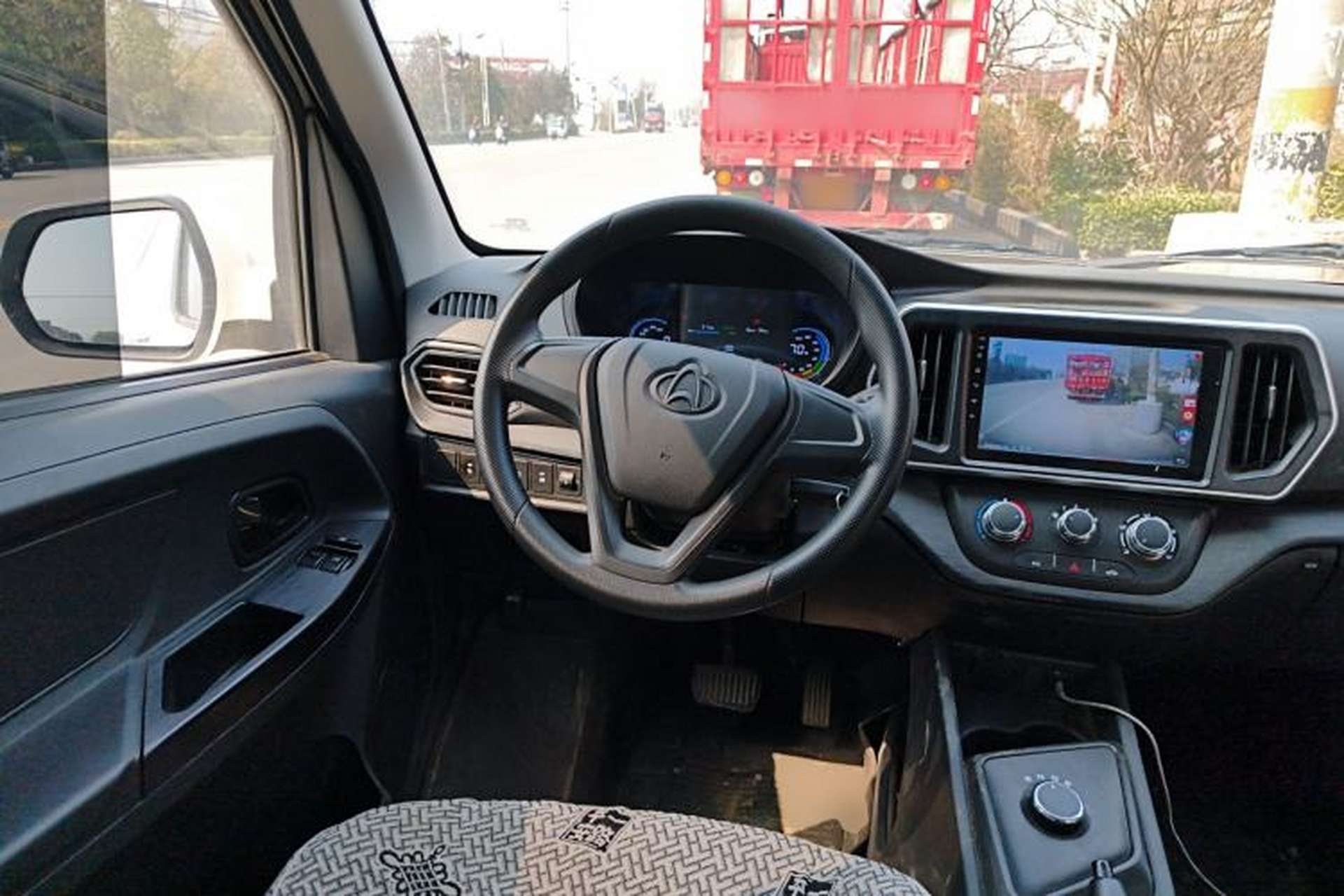Used CHANGAN KAICHENG Ruixing EM60 2025 Passenger Version Comfort Edition 6 Seats 300 km Range Side-Hinged Doors Steering Wheel