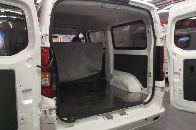 Used CHANGAN KAICHENG Ruixing EM60 2025 Passenger Version Comfort Edition 6 Seats 300 km Range Side-Hinged Doors Trunk