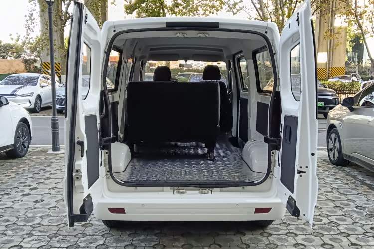 Used CHANGAN KAICHENG Ruixing EM60 2025 Passenger Version Comfort Edition 6 Seats 300 km Range Side-Hinged Doors Trunk