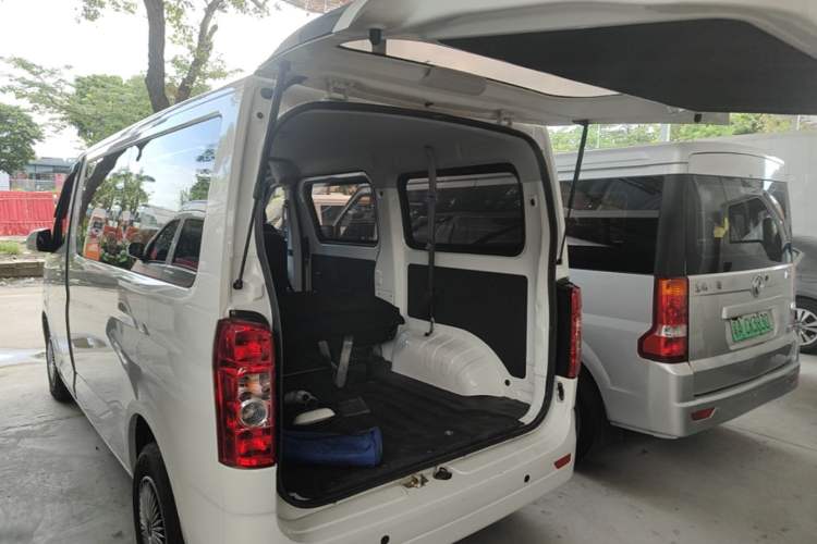 Used CHANGAN KAICHENG Ruixing EM60 2025 Passenger Version Comfort Model 7 Seats 300 km Range Liftback Door Trunk