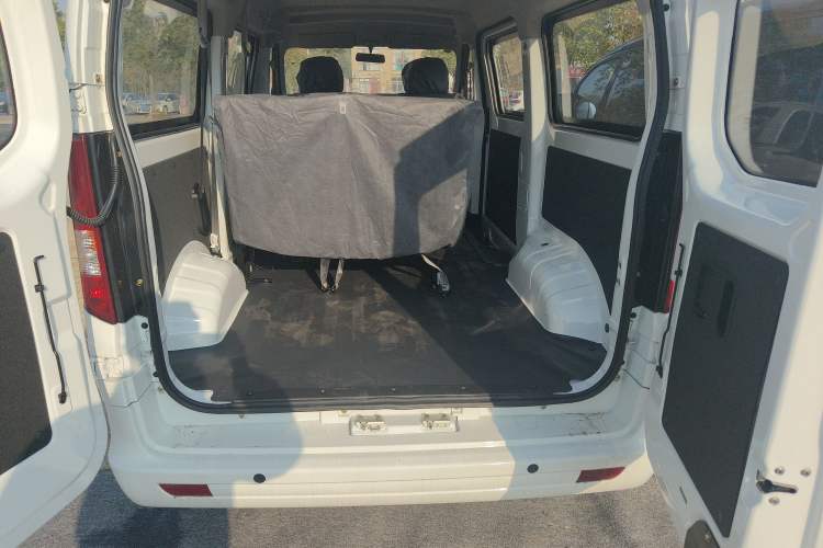 Used CHANGAN KAICHENG Ruixing EM60 2025 Passenger Version Comfort Edition 6 Seats 300 km Range Side-Hinged Doors Trunk