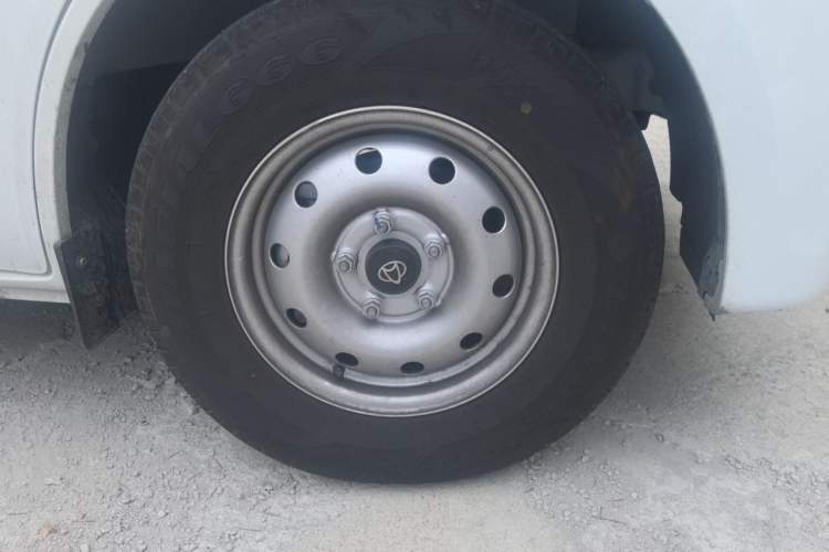 Used CHANGAN KAICHENG Ruixing EM60 2026 Model Comfort 7-seater 320 km, Gullwing Doors Right Front Wheel Hub