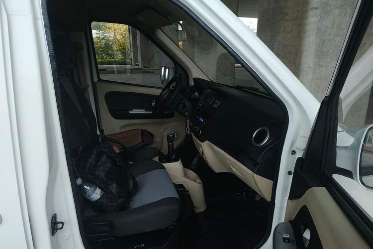 Used CHANGAN KAICHENG Ruixing EM80 2021 Flat-Top Back-Hinged Door 2-Seater 41.86 kWh Right Front Seat