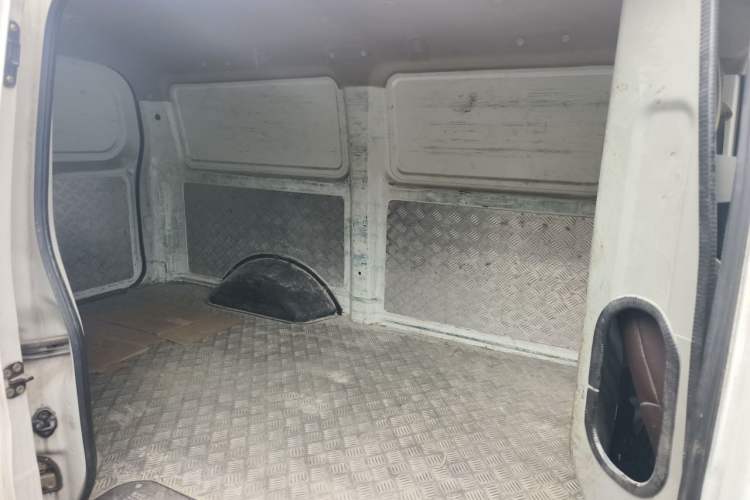 Used CHANGAN KAICHENG Ruixing EM80 2019 Flat Roof with Liftgate 2 Seats 48.4 kWh Left Rear Seat