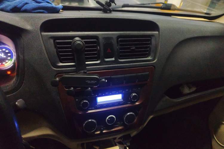 Used CHANGAN KAICHENG Ruixing EM80 2022 Flat-Top Double-Door 2-Seater 60kW 41.86kWh Audio And AC Panel
