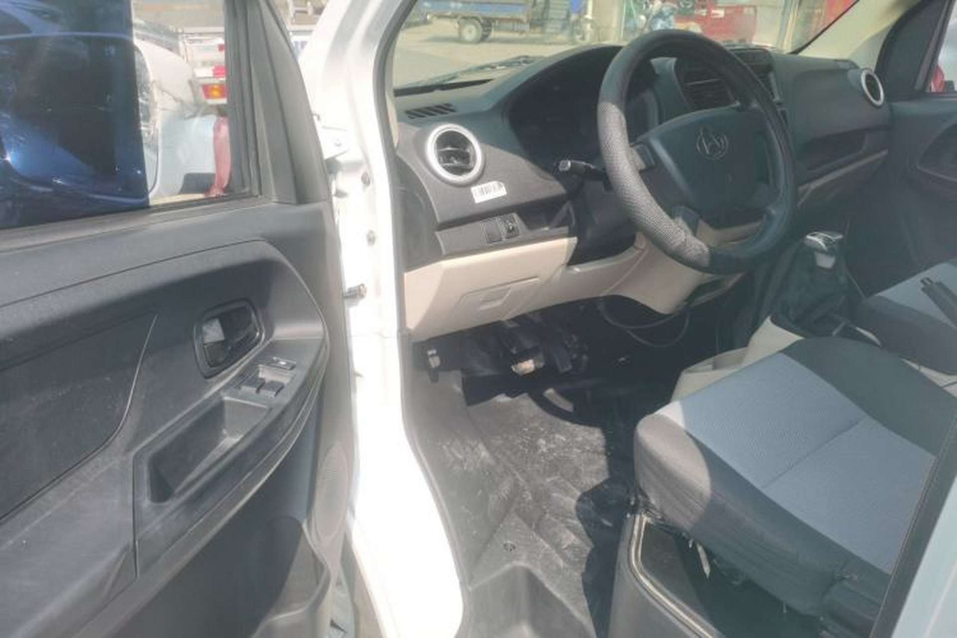 Used CHANGAN KAICHENG Ruixing EM80 2022 Flat-Top Side-Hinged Doors 7 Seats 41.86 kWh Driver Seat