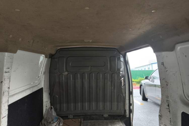 Used CHANGAN KAICHENG Ruixing EM80 2022 Flat Roof with Liftgate 2 Seats 60kW 41.86kWh Headliner