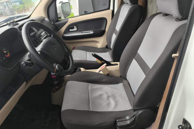 Used CHANGAN KAICHENG Ruixing EM80 2022 Flat Roof with Liftgate 2 Seats 60kW 41.86kWh Left Front Seat