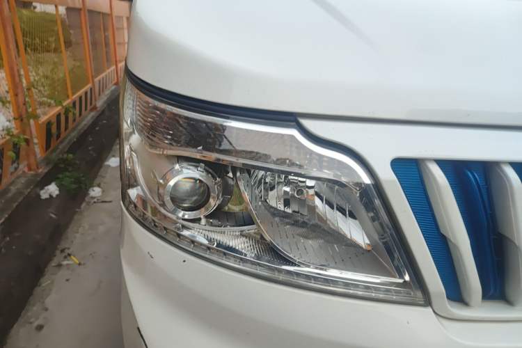 Used CHANGAN KAICHENG Ruixing EM80 2022 Flat Roof with Liftgate 7 Seats 41.86 kWh Right Front Headlight