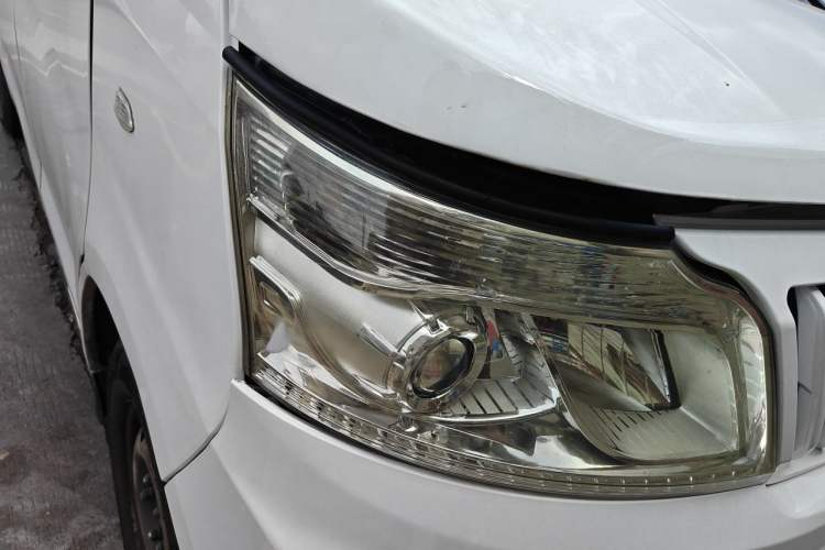 Used CHANGAN KAICHENG Ruixing EM80 2022 Flat Roof with Liftgate 2 Seats 60kW 41.86kWh Right Front Headlight