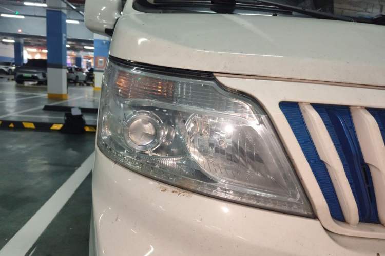 Used CHANGAN KAICHENG Ruixing EM80 2022 Flat-Top Double-Door 2-Seater 60kW 41.86kWh Right Front Headlight