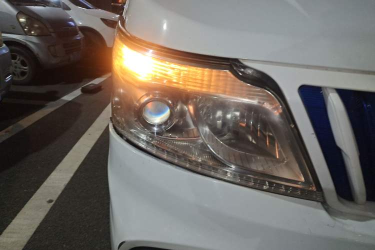 Used CHANGAN KAICHENG Ruixing EM80 2022 Flat Roof with Liftgate 2 Seats 60kW 41.86kWh Right Front Headlight