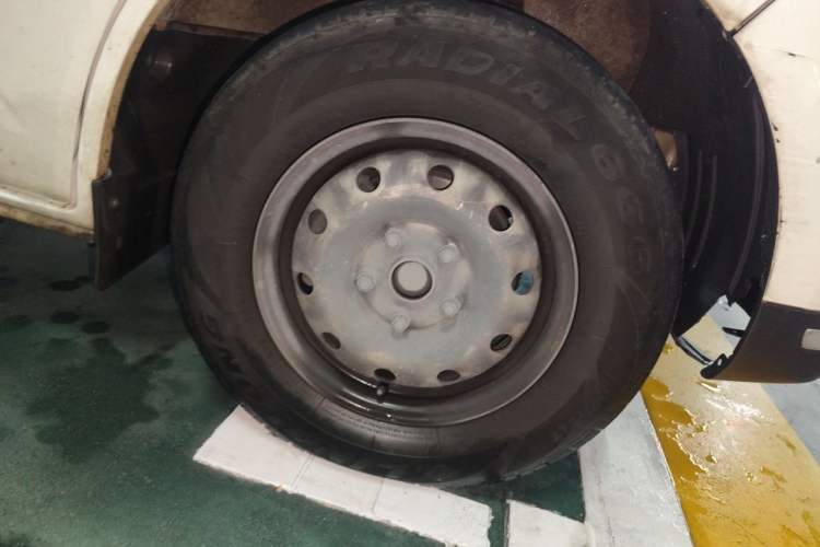 Used CHANGAN KAICHENG Ruixing EM80 2022 Flat-Top Double-Door 2-Seater 60kW 41.86kWh Right Front Wheel Hub
