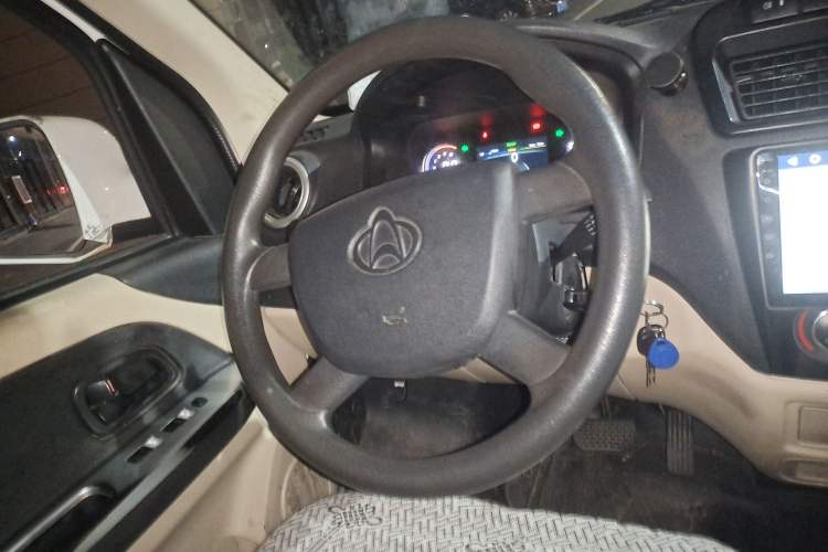Used CHANGAN KAICHENG Ruixing EM80 2022 Flat Roof with Liftgate 2 Seats 60kW 41.86kWh Steering Wheel